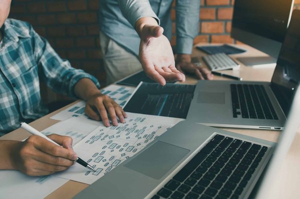 Quelles sont les raisons qui sous-tendent l'engagement d'une agence web ?