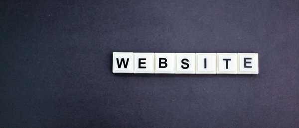 Créer un site multilingue : conseils pour réussir une plateforme qui brille